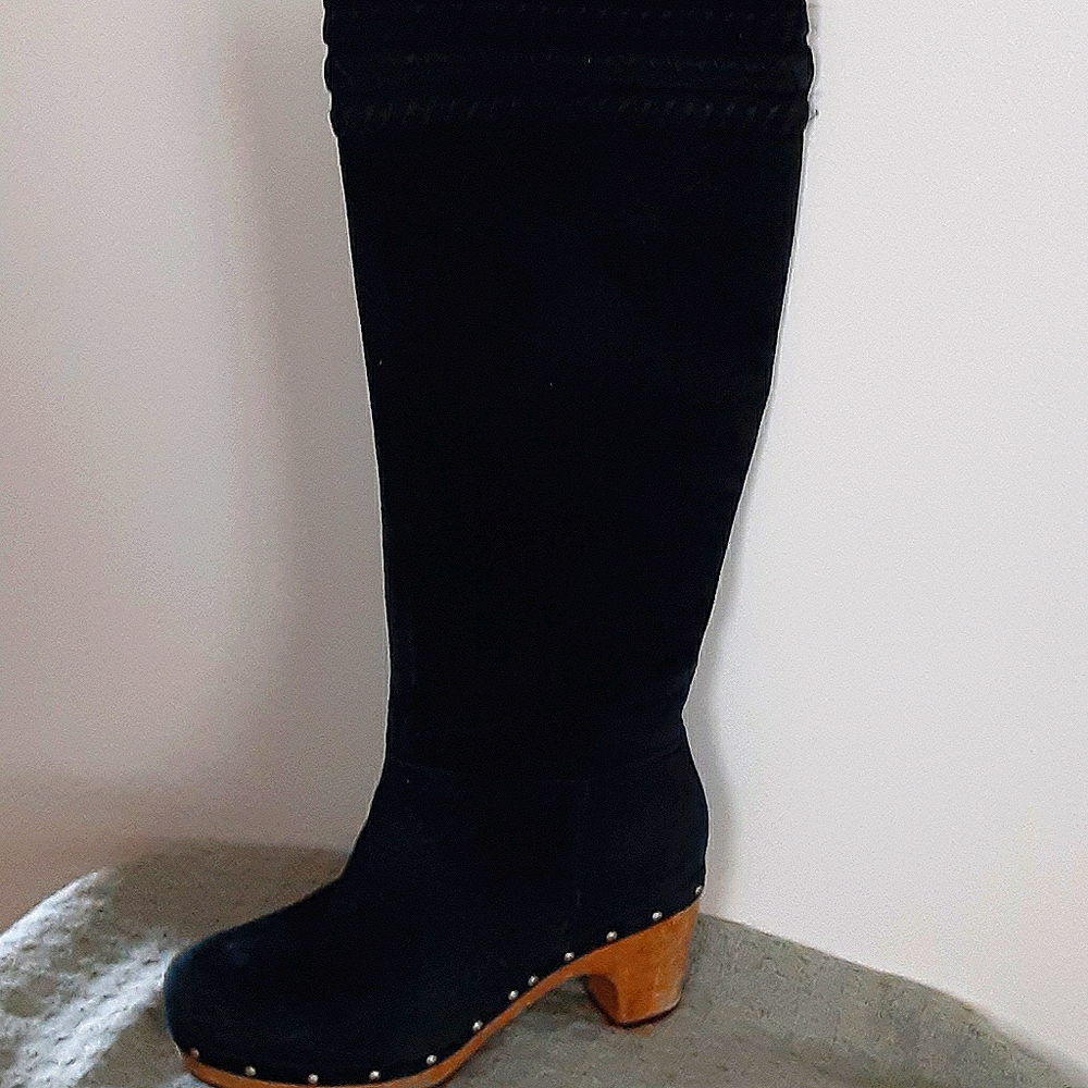 UGG suede boots 6